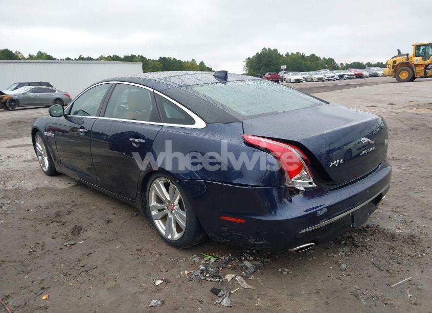 Photo 3 of 2017 Jaguar Xj (VIN SAJWJ2GD0H8W12466)