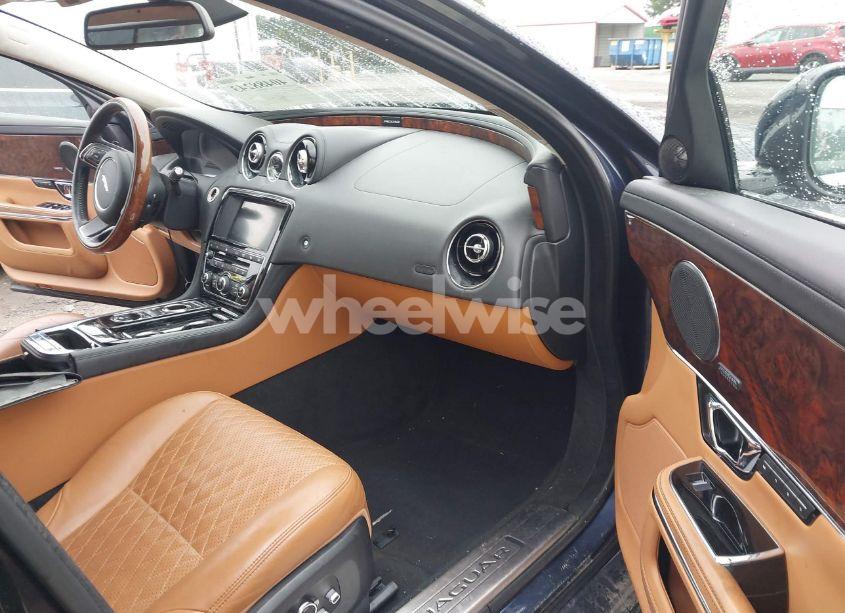 Photo 5 of 2017 Jaguar Xj (VIN SAJWJ2GD0H8W12466)