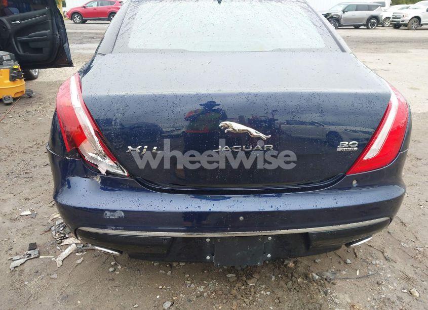 Photo 6 of 2017 Jaguar Xj (VIN SAJWJ2GD0H8W12466)