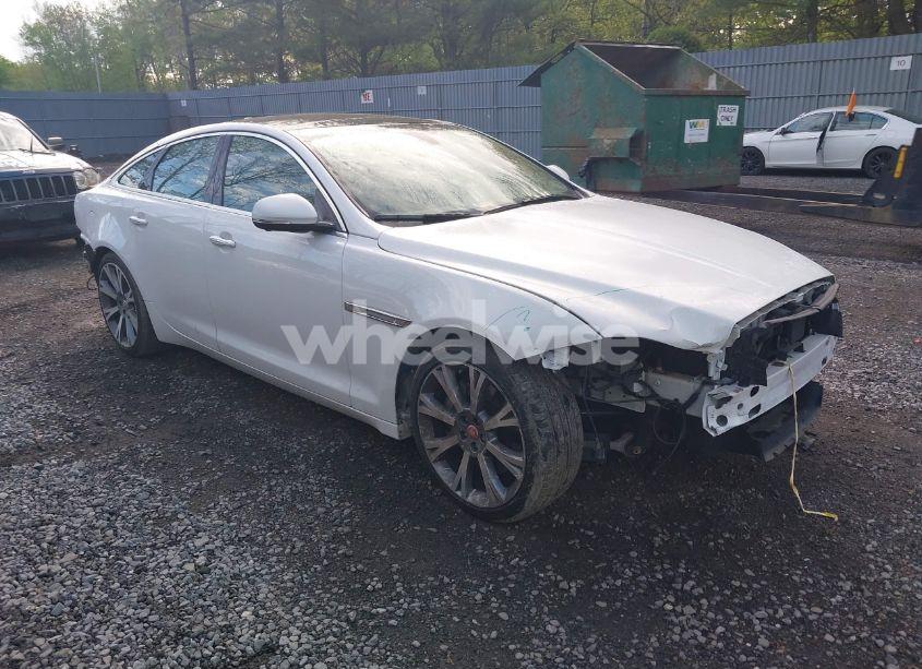 2017 Jaguar Xj (VIN SAJXJ1GD0H8W08934) main photo