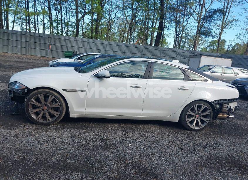 Photo 14 of 2017 Jaguar Xj (VIN SAJXJ1GD0H8W08934)