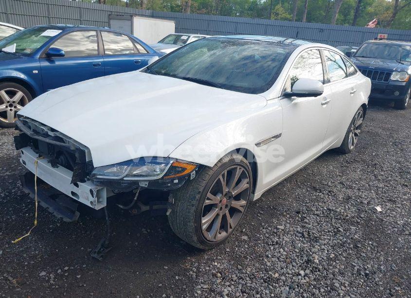 Photo 2 of 2017 Jaguar Xj (VIN SAJXJ1GD0H8W08934)
