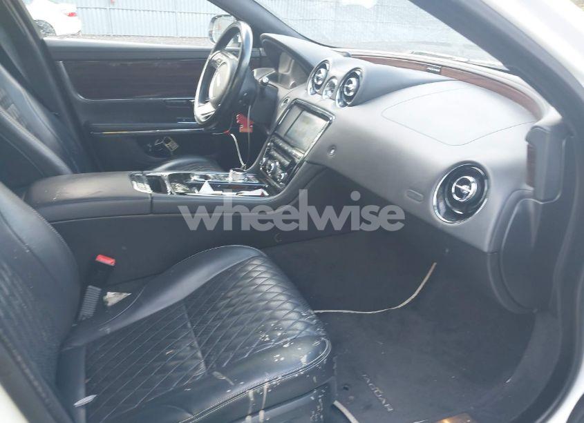 Photo 5 of 2017 Jaguar Xj (VIN SAJXJ1GD0H8W08934)