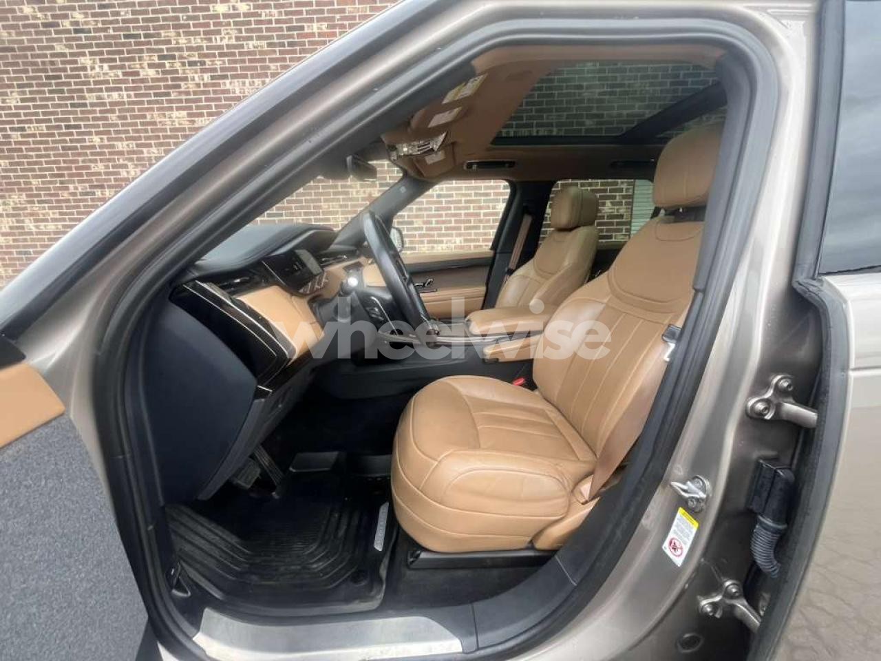 Photo 7 of 2023 LAND ROVER RANGE ROVER SPORT DYNAMIC SE (VIN SAL1P9EU8PA110100)