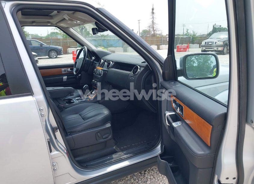 Photo 5 of 2011 Land Rover LR4 (VIN SALAG2D42BA565770)