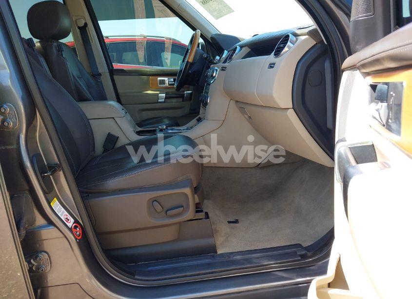 Photo 5 of 2015 Land Rover LR4 (VIN SALAK2V68FA748157)