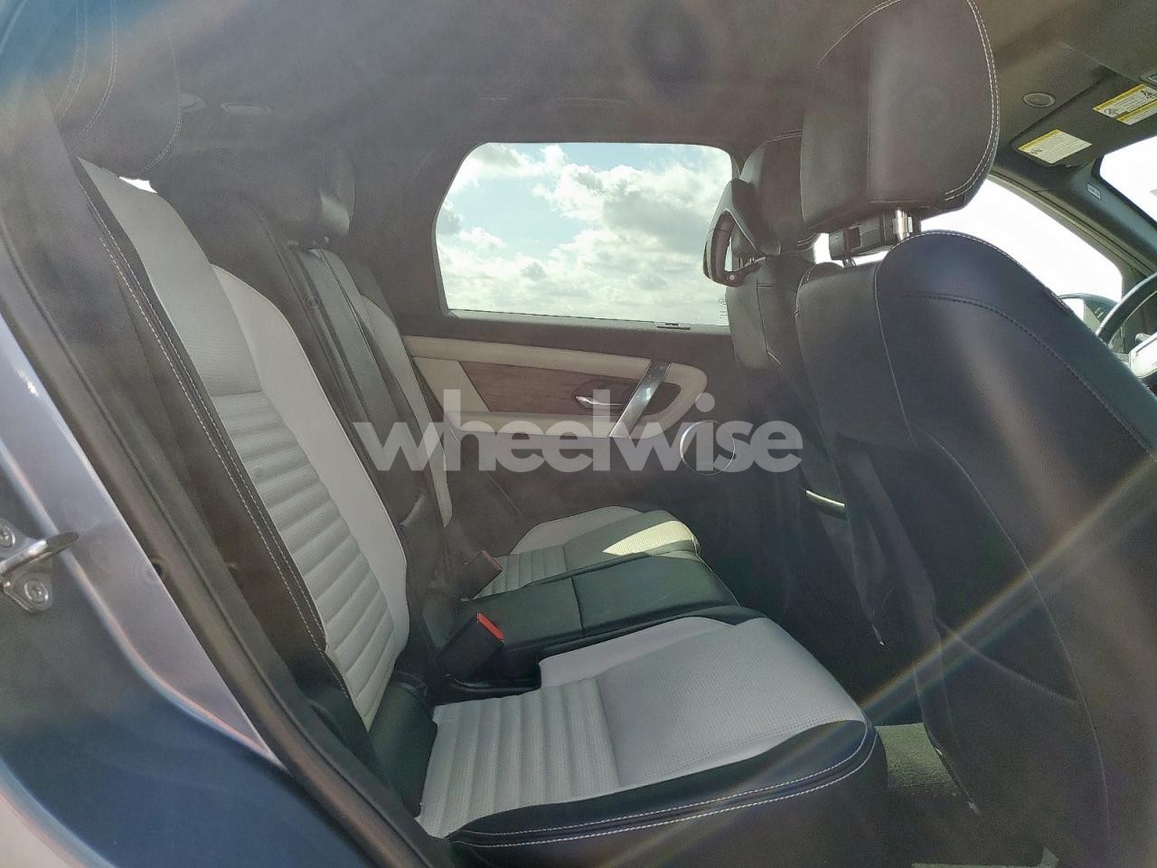 Photo 11 of 2023 LAND ROVER DISCOVERY SPORT SE R-DYNAMIC (VIN SALCL2FX7PH917901)