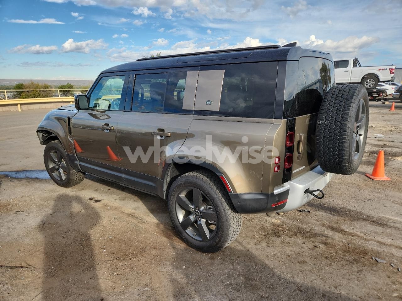 Photo 2 of 2024 LAND ROVER DEFENDER 110 S (VIN SALEJ7EX7R2340726)