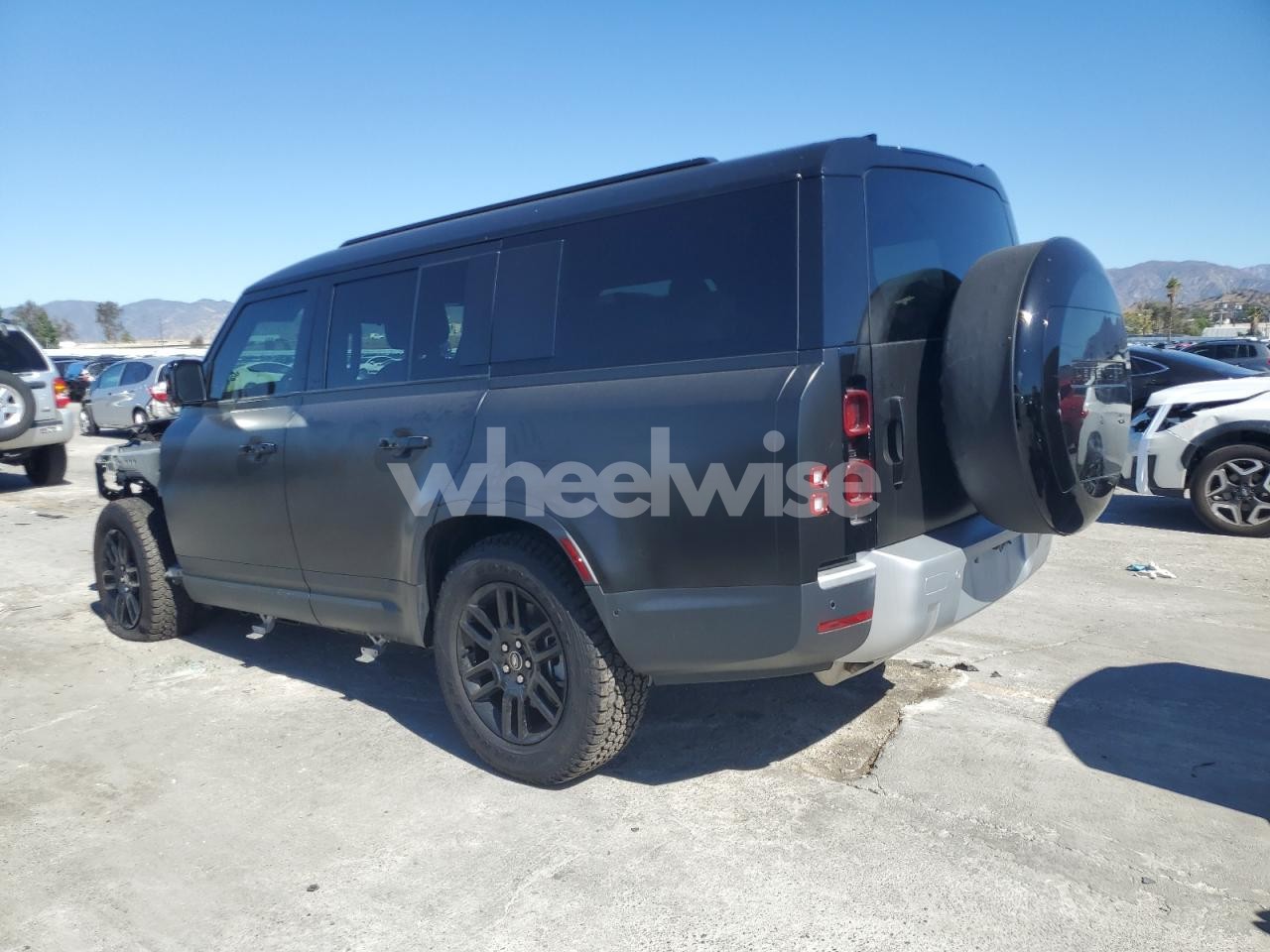 Photo 2 of 2025 LAND ROVER DEFENDER 130 S (VIN SALEJFFU1S2407065)