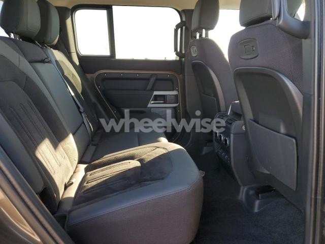 Photo 4 of 2021 LAND ROVER DEFENDER 110 SE (VIN SALEP7RU0M2043014)