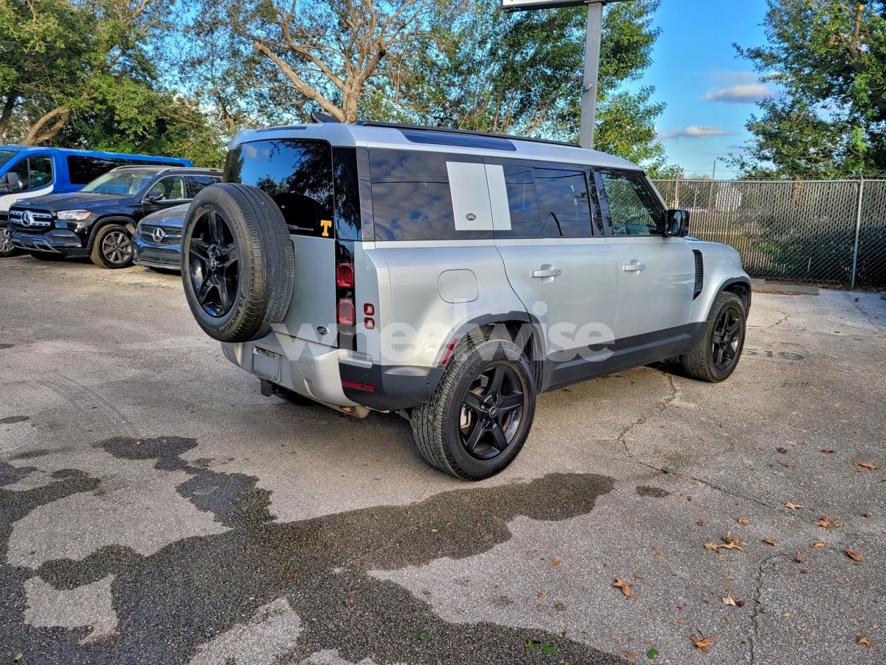 Photo 4 of 2021 LAND ROVER DEFENDER 110 SE (VIN SALEPERU0M2041722)