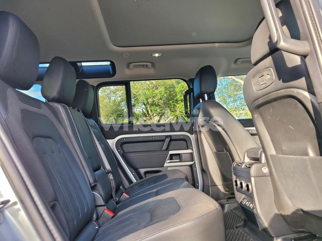 Photo 6 of 2021 LAND ROVER DEFENDER 110 SE (VIN SALEPERU0M2041722)