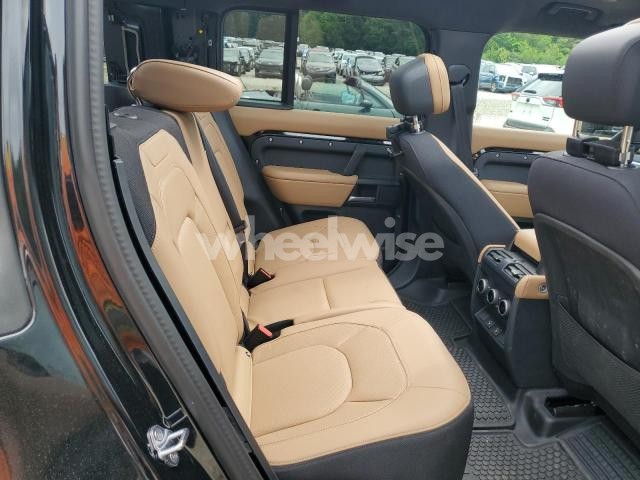 2025 LAND ROVER DEFENDER 130 N/A (VIN SALEWFFE6S2403619) main photo