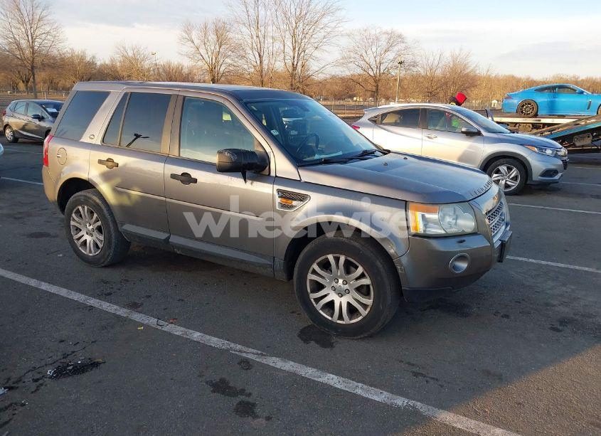 2008 Land Rover LR2 SE (VIN SALFP24N18H037720) main photo