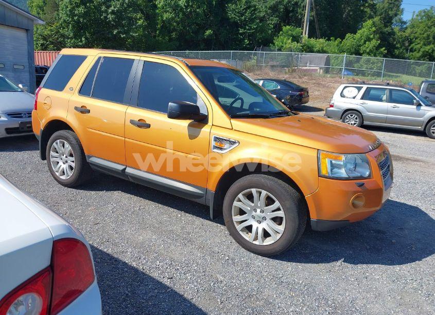 2008 Land Rover LR2 SE (VIN SALFP24N48H039624) main photo