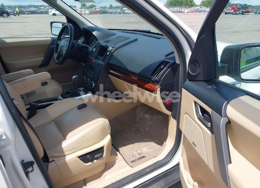 Photo 5 of 2008 Land Rover LR2 SE (VIN SALFP24NX8H039210)