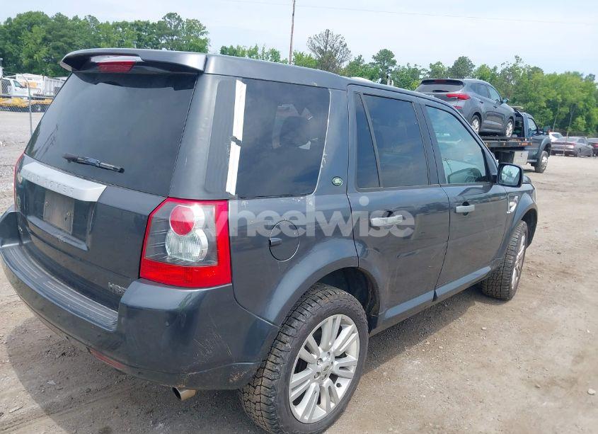 Photo 4 of 2009 Land Rover LR2 HSE (VIN SALFR24NX9H136371)