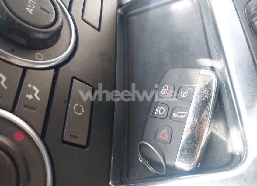 Photo 11 of 2013 Land Rover LR2 (VIN SALFR2BG3DH359509)