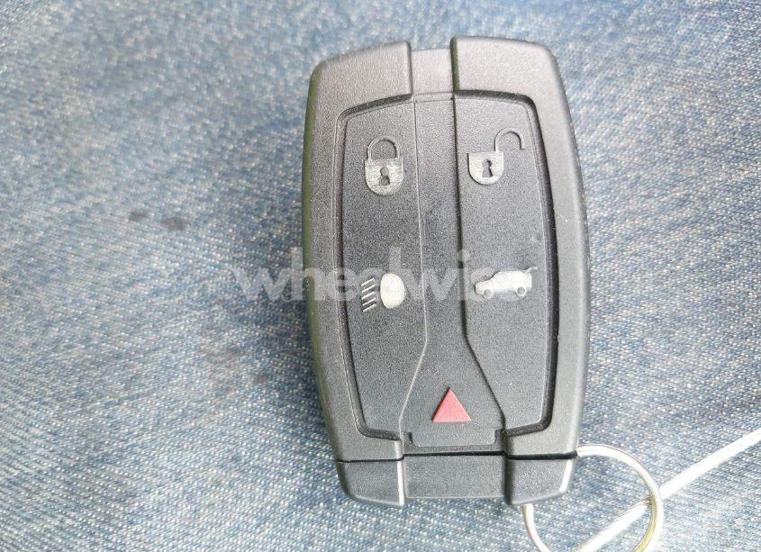 Photo 11 of 2010 Land Rover LR2 HSE (VIN SALFR2BN3AH215727)