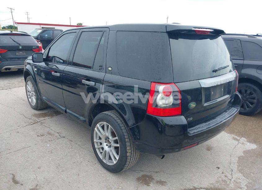 Photo 3 of 2010 Land Rover LR2 HSE (VIN SALFR2BN3AH215727)