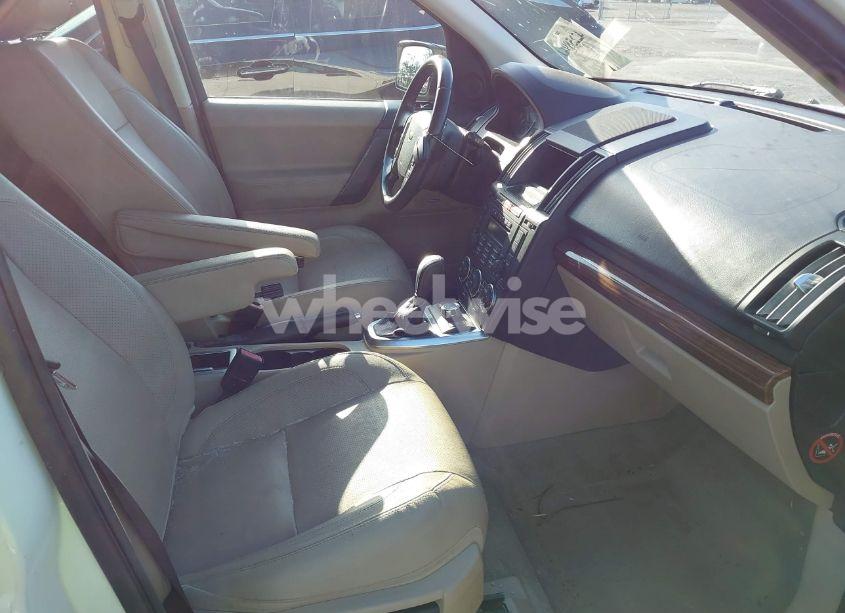 Photo 5 of 2010 Land Rover LR2 HSE (VIN SALFR2BN8AH208966)