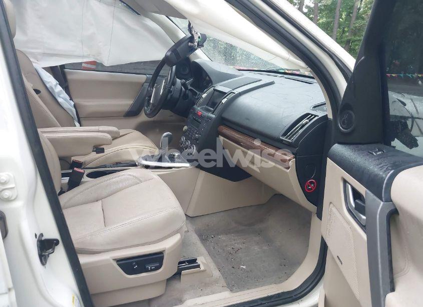 Photo 5 of 2009 Land Rover LR2 HSE (VIN SALFT24N09H146327)