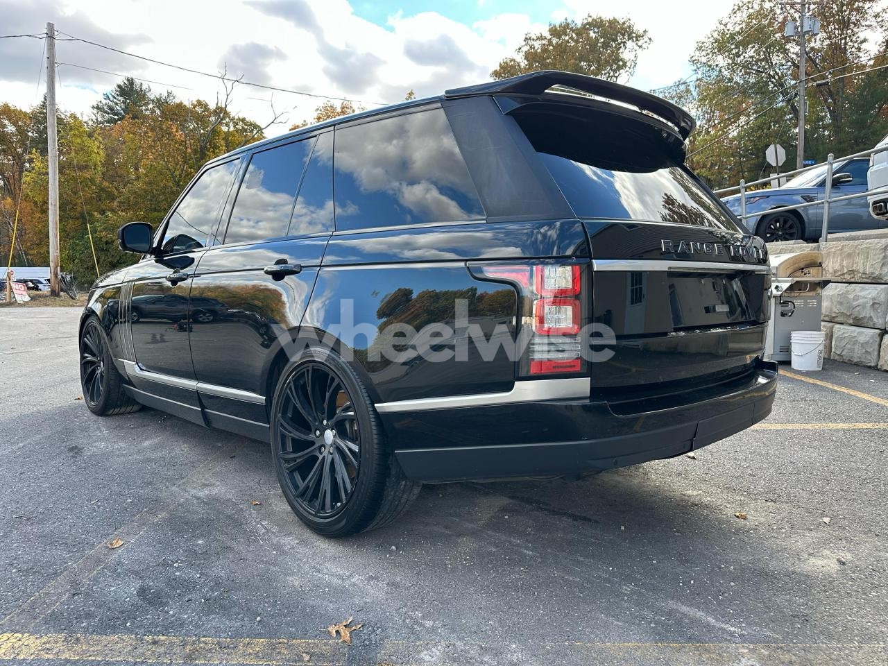 Photo 2 of 2016 LAND ROVER RANGE ROVER (VIN SALGR2KF5GA315889)