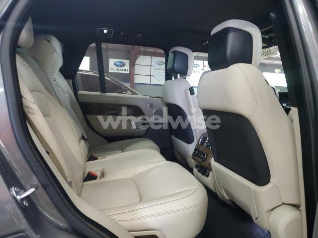 Photo 11 of 2018 LAND ROVER RANGE ROVER (VIN SALGR2RV1JA383840)