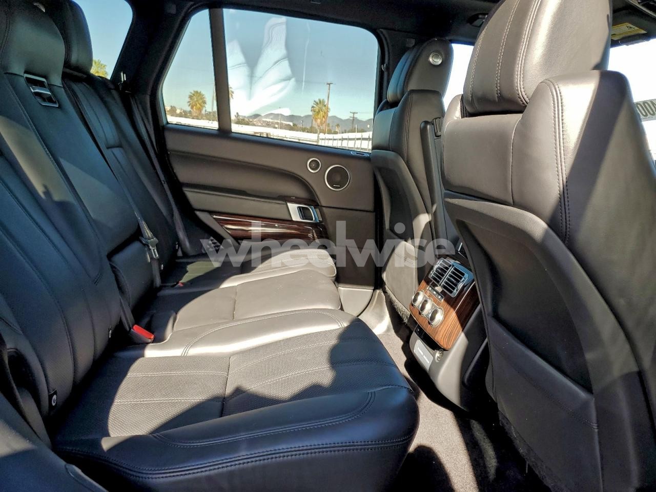 Photo 11 of 2017 LAND ROVER RANGE ROVER HSE (VIN SALGS2FV1HA341851)