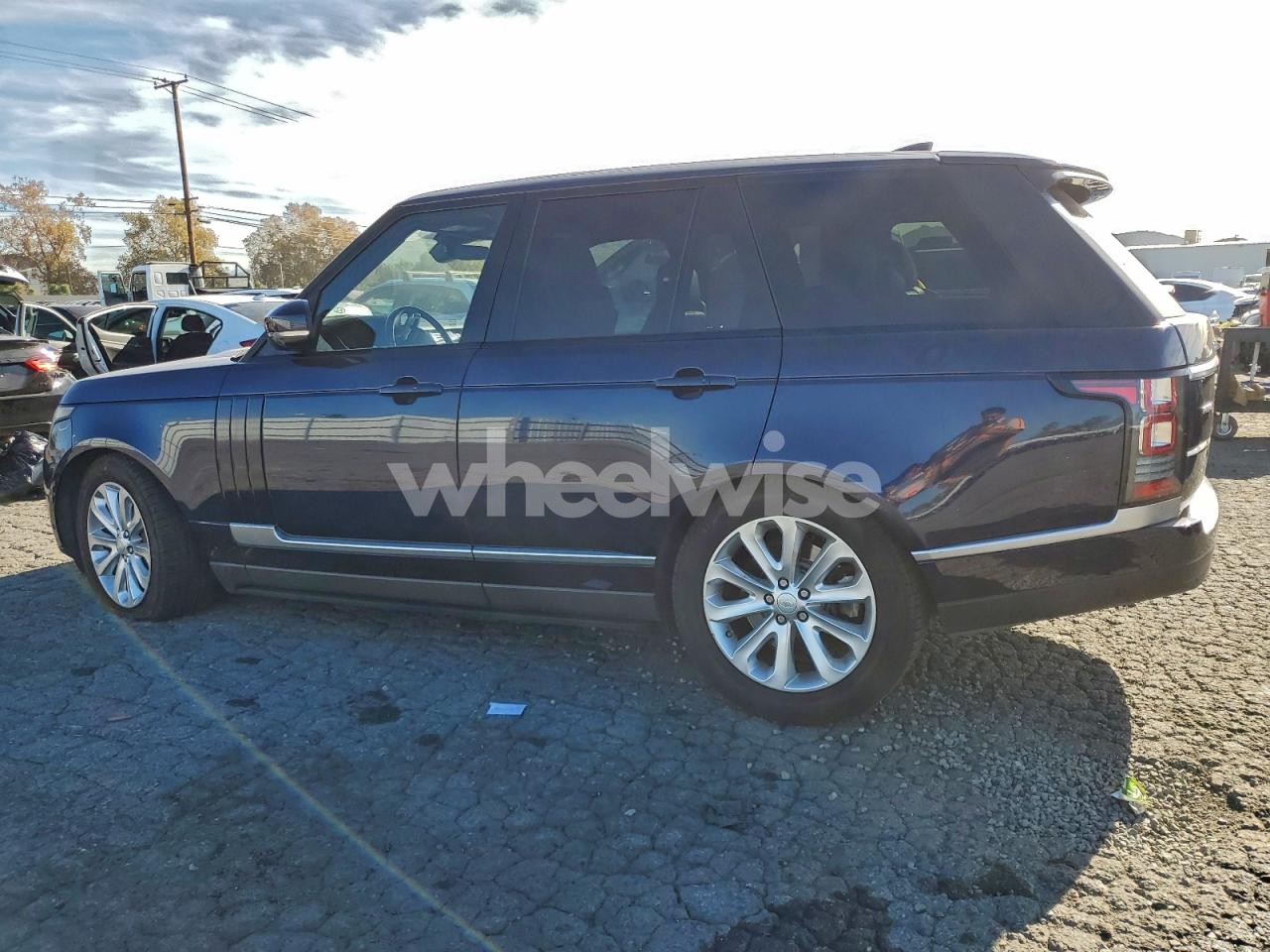 Photo 2 of 2017 LAND ROVER RANGE ROVER HSE (VIN SALGS2FV1HA341851)