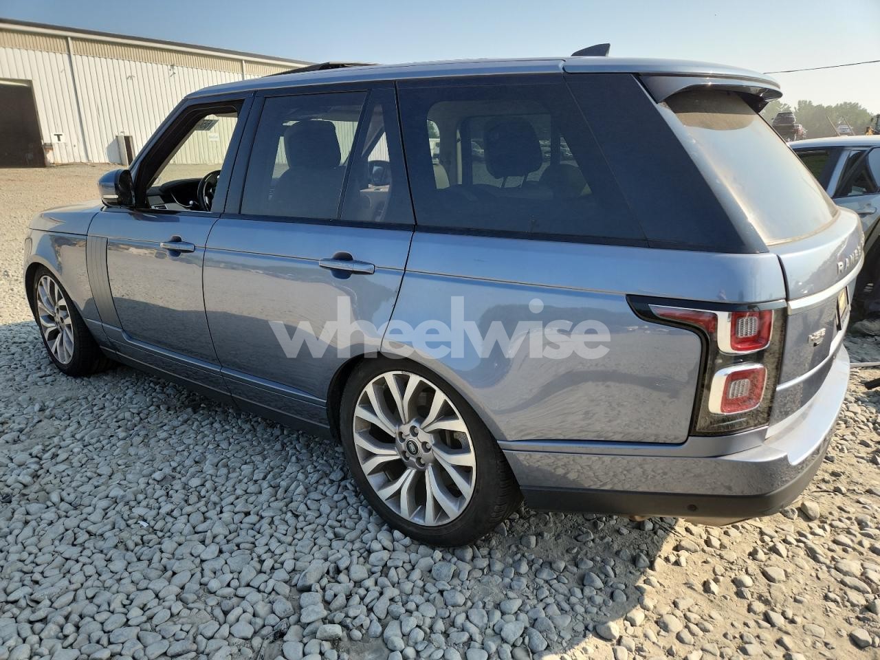 Photo 2 of 2020 LAND ROVER RANGE ROVER HSE (VIN SALGS2RU1LA599718)