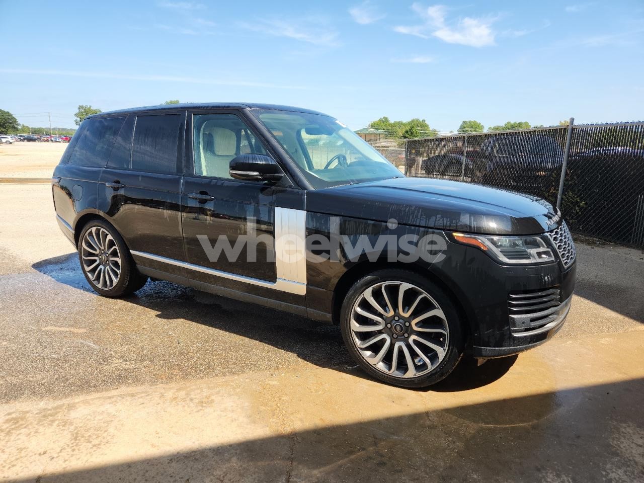 Photo 4 of 2020 LAND ROVER RANGE ROVER HSE (VIN SALGS2RUXLA574655)