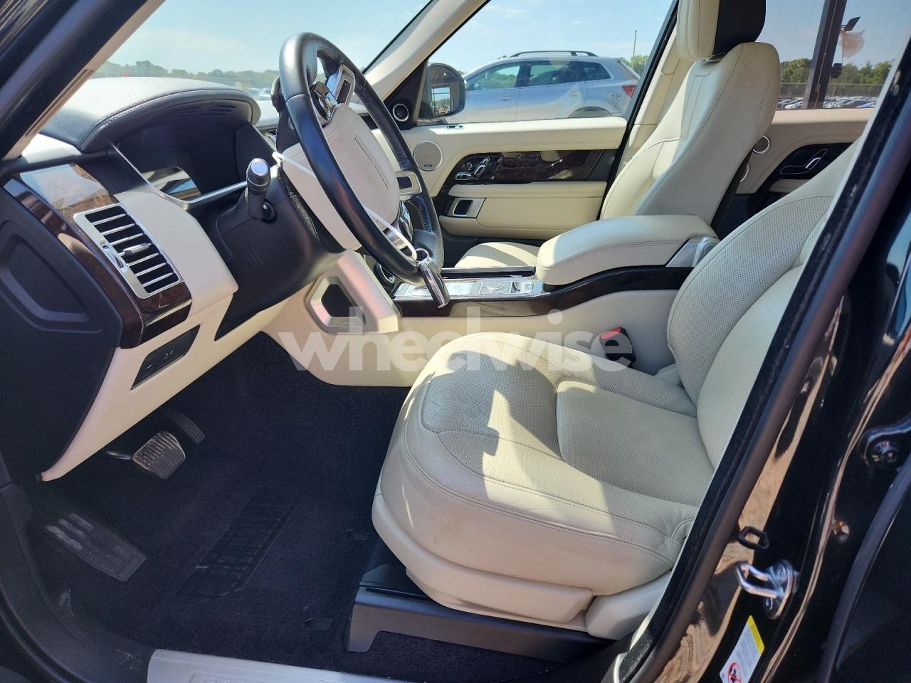 Photo 7 of 2020 LAND ROVER RANGE ROVER HSE (VIN SALGS2RUXLA574655)