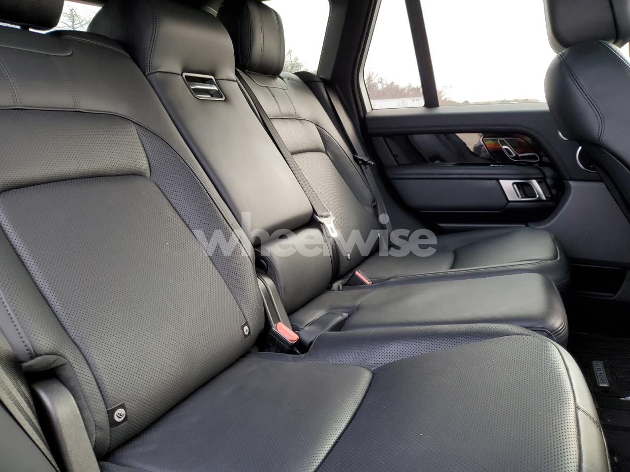Photo 11 of 2020 LAND ROVER RANGE ROVER HSE (VIN SALGS2RUXLA596378)