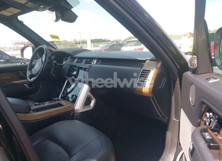 Photo 5 of 2019 Land Rover RANGE ROVER 3.0L V6 SUPERCHARGED HSE (VIN SALGS2SV0KA552908)