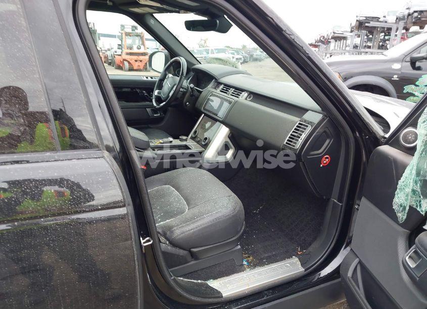 Photo 5 of 2019 Land Rover RANGE ROVER 3.0L V6 SUPERCHARGED HSE (VIN SALGS2SV2KA525984)