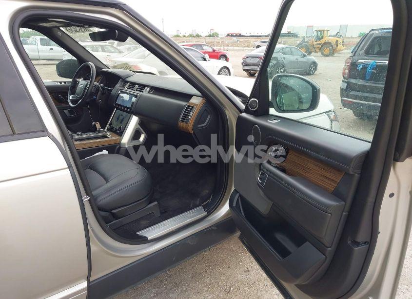 Photo 5 of 2019 Land Rover RANGE ROVER 3.0L V6 SUPERCHARGED HSE (VIN SALGS2SV2KA550061)