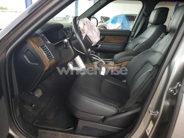Photo 4 of 2019 LAND ROVER RANGE ROVER HSE (VIN SALGS2SV3KA540705)
