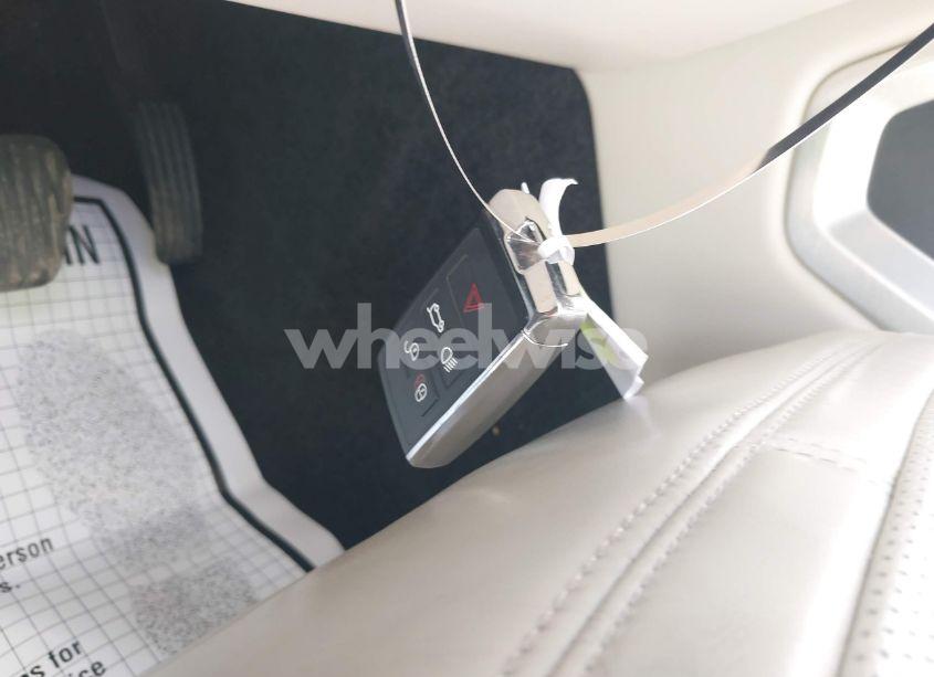 Photo 11 of 2019 Land Rover RANGE ROVER 3.0L V6 SUPERCHARGED HSE (VIN SALGS2SV5KA561216)