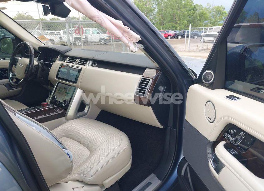 Photo 5 of 2019 Land Rover RANGE ROVER 3.0L V6 SUPERCHARGED HSE (VIN SALGS2SV5KA561216)