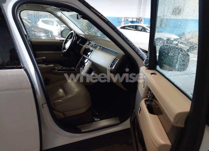 Photo 5 of 2018 Land Rover RANGE ROVER 3.0L V6 SUPERCHARGED HSE (VIN SALGS2SV9JA386550)