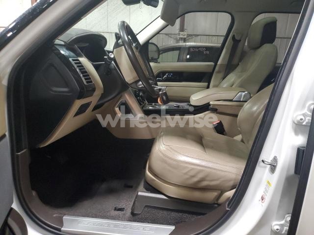 Photo 12 of 2019 LAND ROVER RANGE ROVER HSE (VIN SALGS2SV9KA537906)