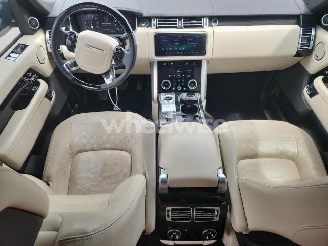 Photo 8 of 2019 LAND ROVER RANGE ROVER HSE (VIN SALGS2SV9KA547710)