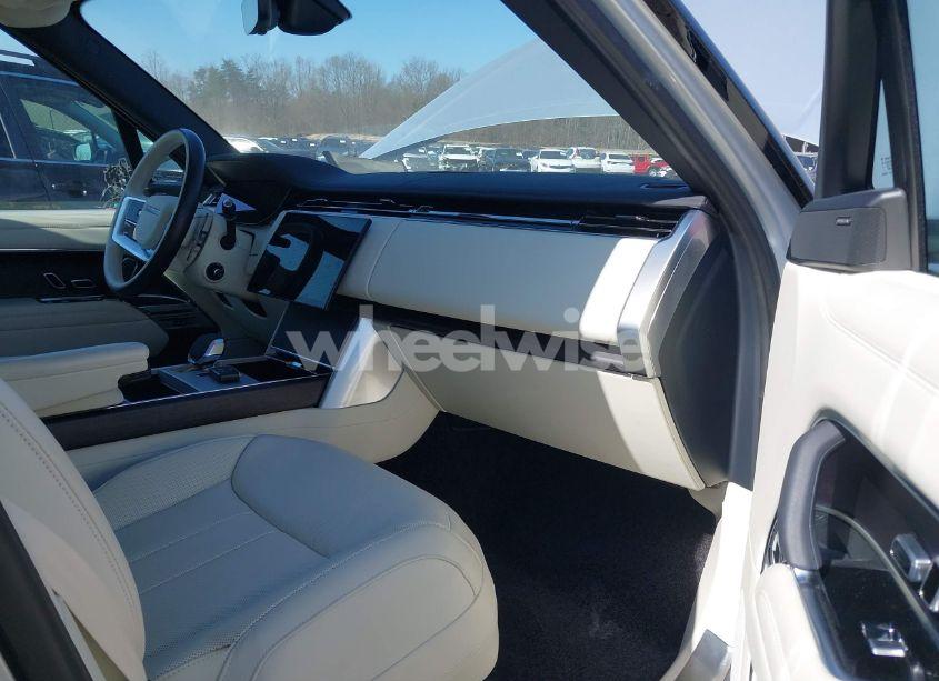 Photo 5 of 2024 Land Rover RANGE ROVER P400 SE (VIN SALKP9FU9RA216190)