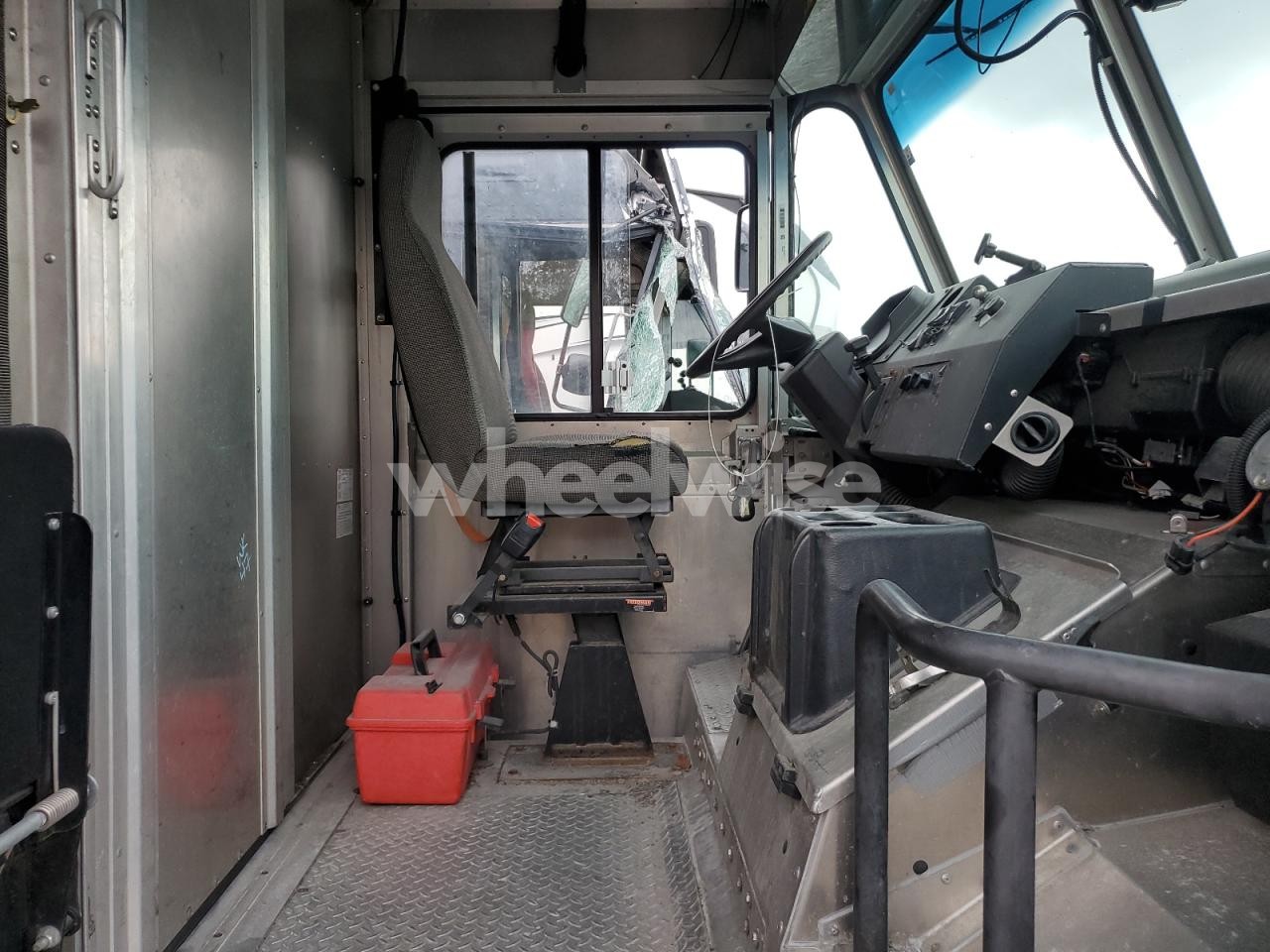 Photo 11 of 2020 FREIGHTLINER CHASSIS M LINE WALK-IN VAN (VIN SALLSAAG5DA811893)