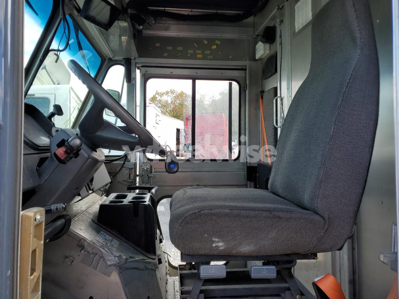 Photo 7 of 2020 FREIGHTLINER CHASSIS M LINE WALK-IN VAN (VIN SALLSAAG5DA811893)