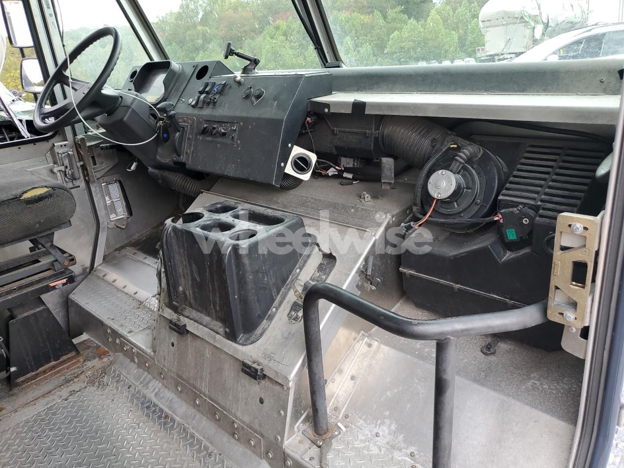 Photo 8 of 2020 FREIGHTLINER CHASSIS M LINE WALK-IN VAN (VIN SALLSAAG5DA811893)