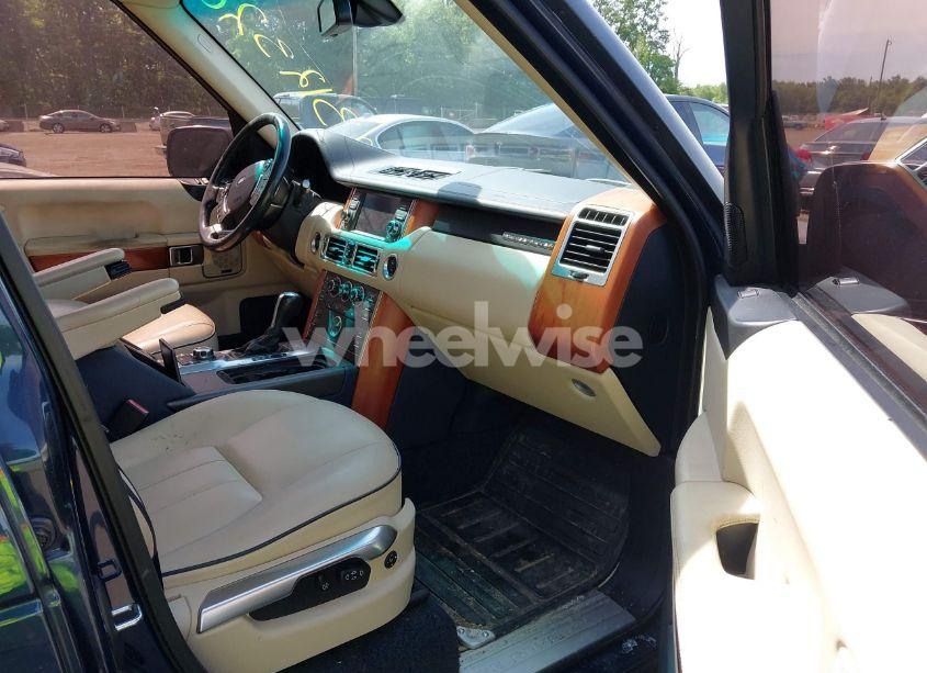 Photo 5 of 2011 Land Rover RANGE ROVER HSE (VIN SALME1D48BA331212)