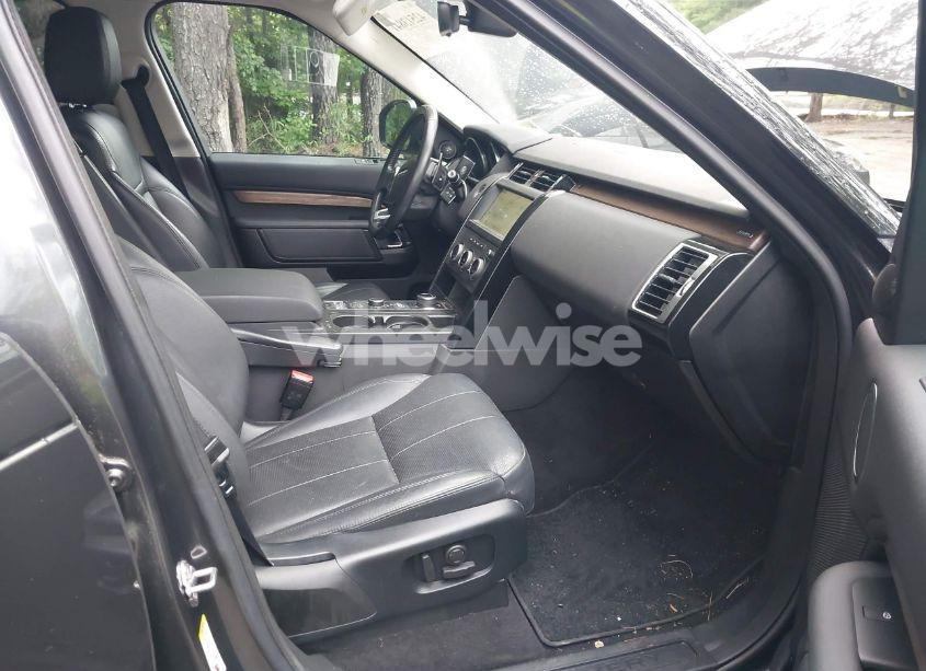 Photo 5 of 2018 Land Rover DISCOVERY SE (VIN SALRG2RV3JA050778)