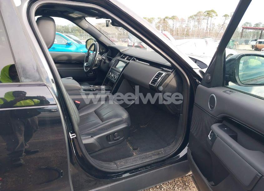 Photo 5 of 2019 Land Rover DISCOVERY SE (VIN SALRG2RV3K2401040)